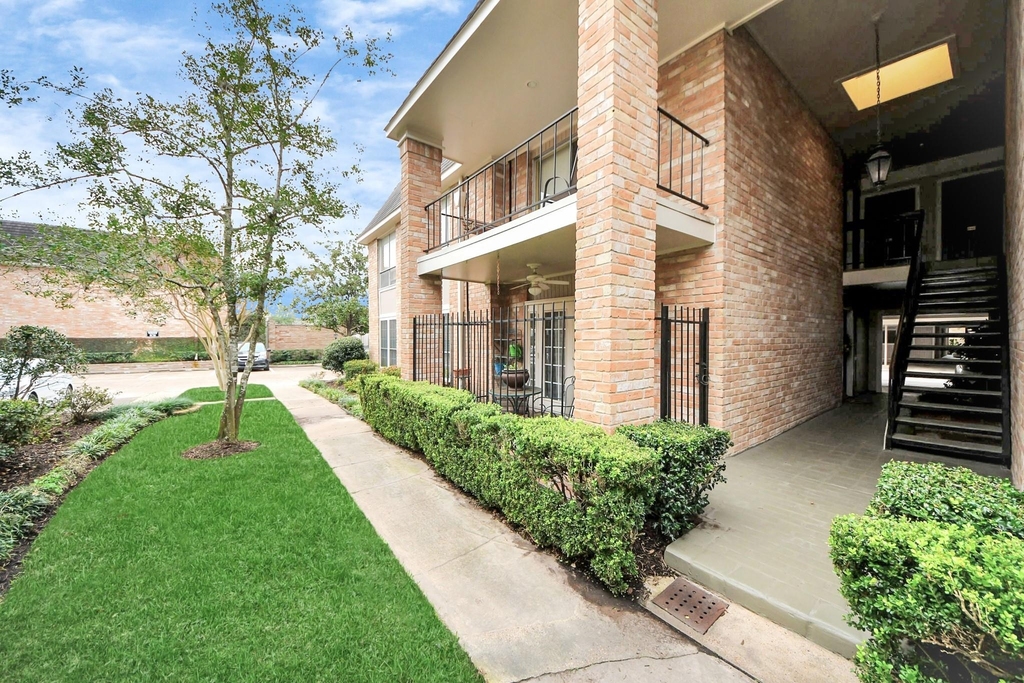 2224 S Piney Point Road - Photo 1