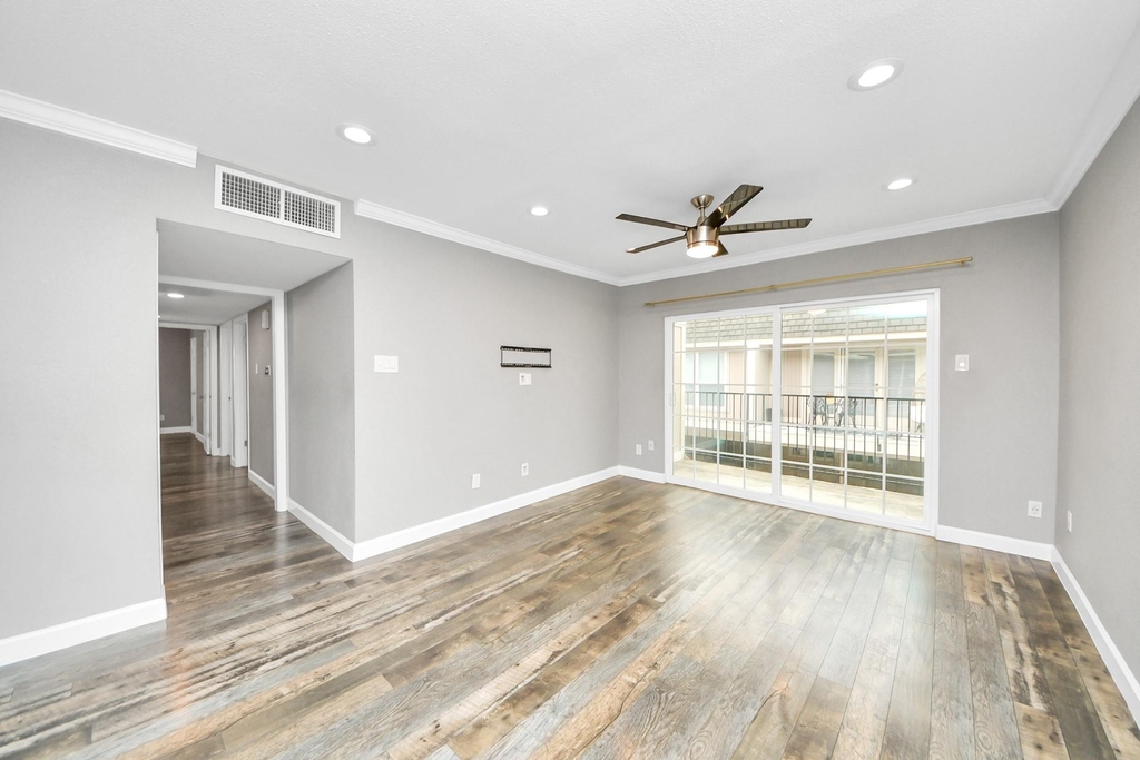 2224 S Piney Point Road - Photo 10