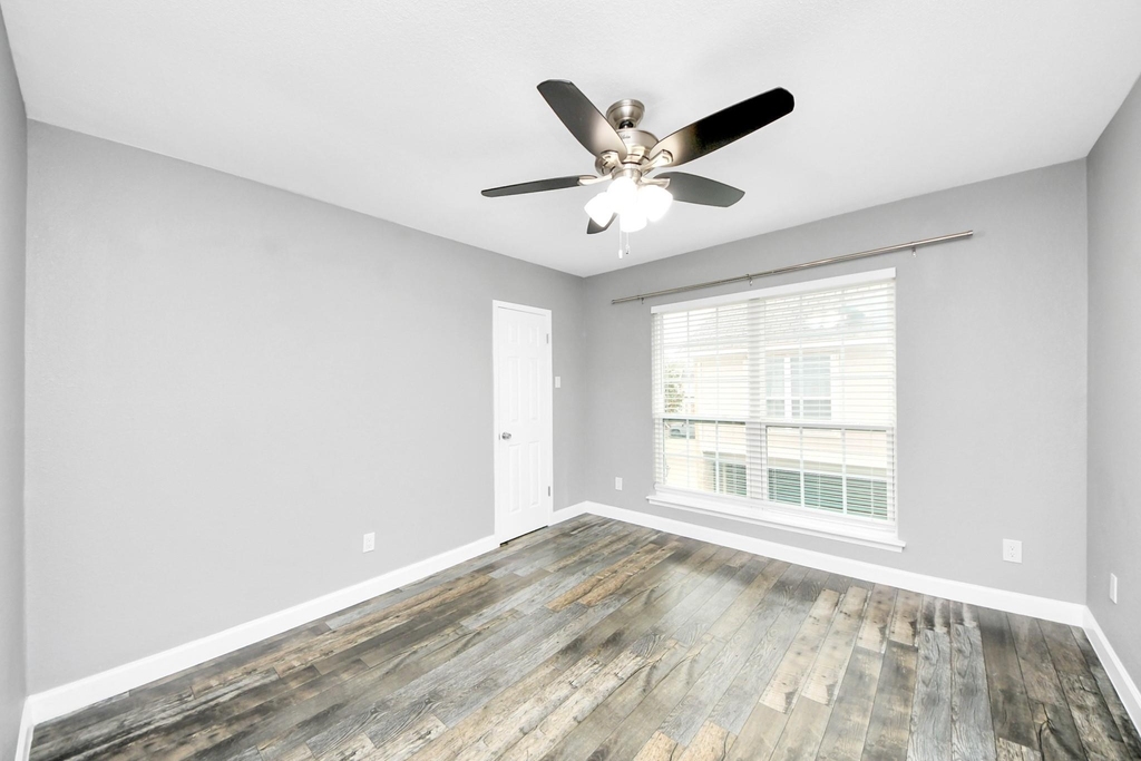 2224 S Piney Point Road - Photo 18
