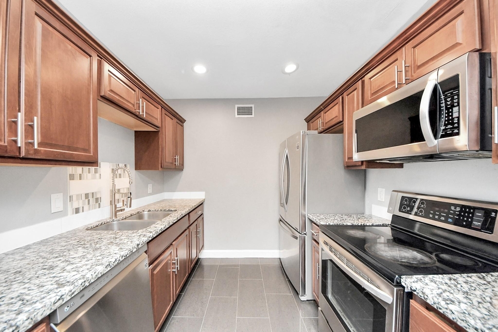 2224 S Piney Point Road - Photo 5