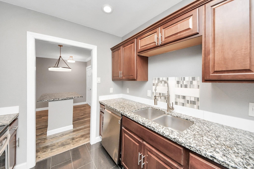 2224 S Piney Point Road - Photo 8