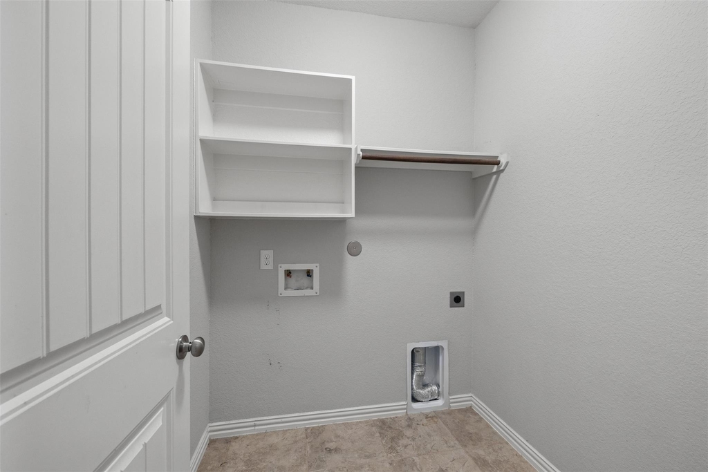 636 Maple Point Drive E - Photo 11