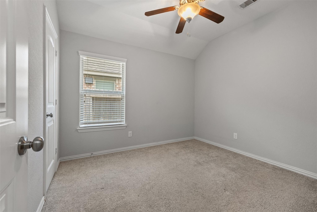 636 Maple Point Drive E - Photo 13