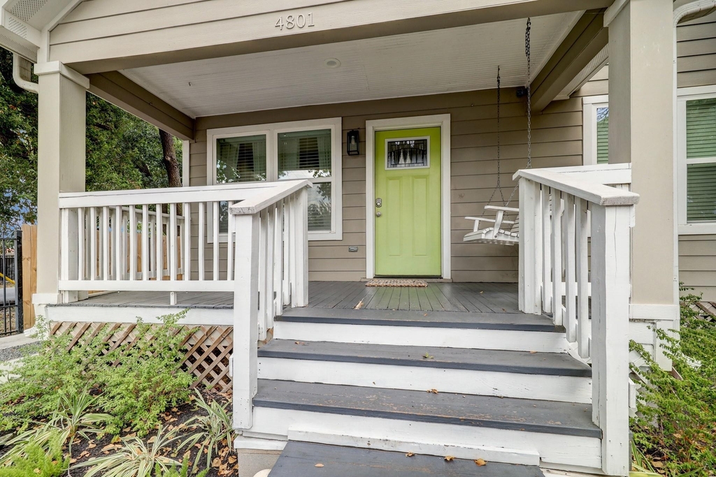 4801 Avenue H - Photo 1
