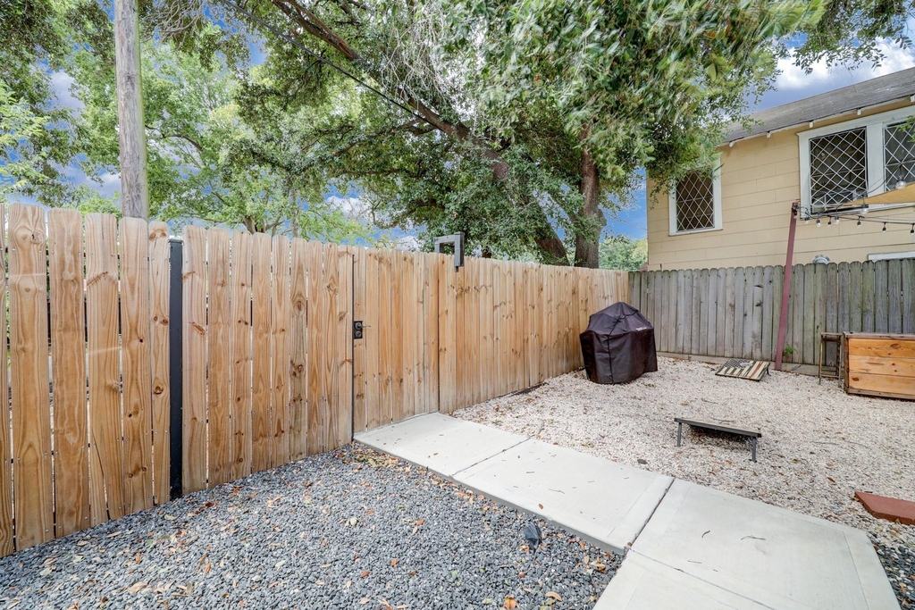 4801 Avenue H - Photo 28