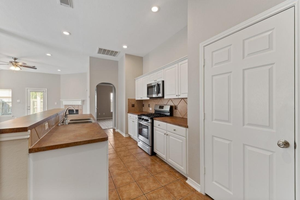 1014 Cavern Brook Lane - Photo 11