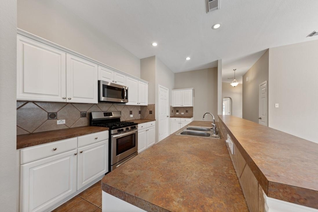 1014 Cavern Brook Lane - Photo 9