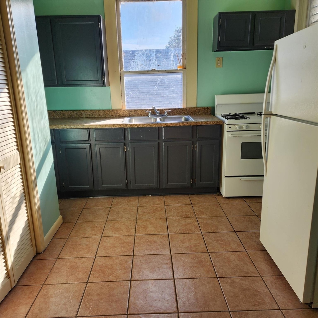 4401 Avenue Q 1/2 - Photo 4