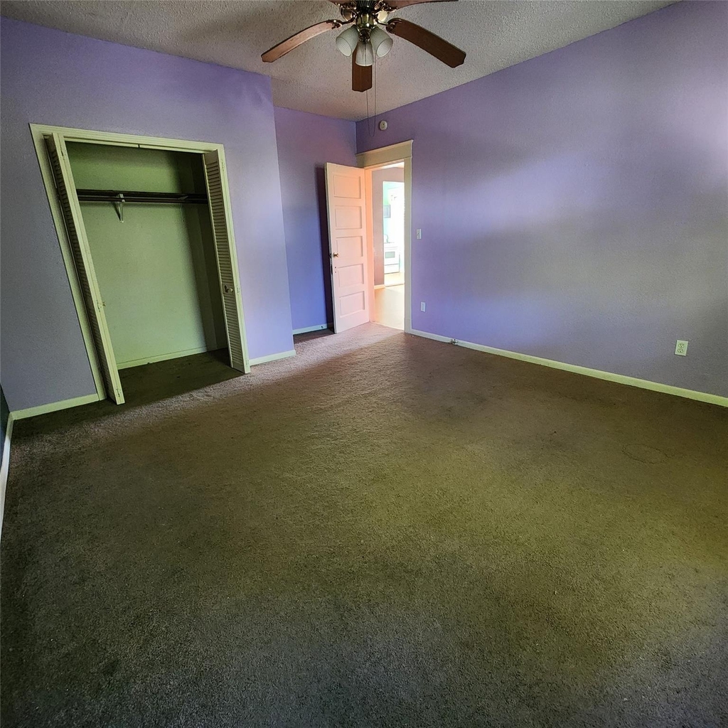 4401 Avenue Q 1/2 - Photo 9