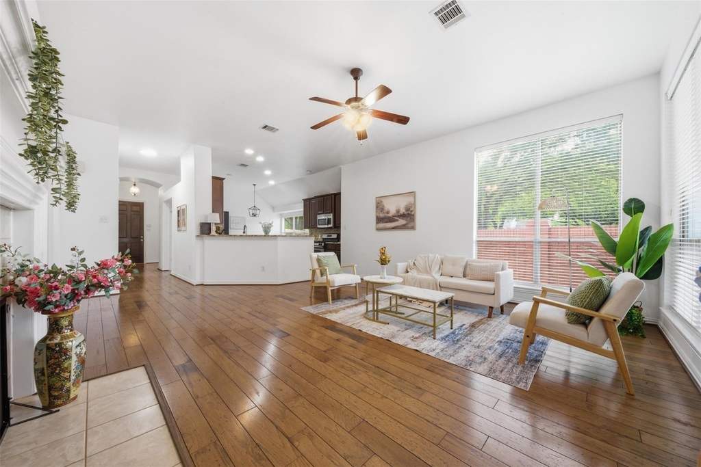 4303 Wellington Grove Lane - Photo 5