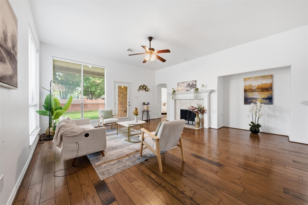 4303 Wellington Grove Lane - Photo 4