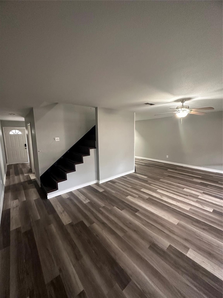 2327 Briarwest Boulevard - Photo 3