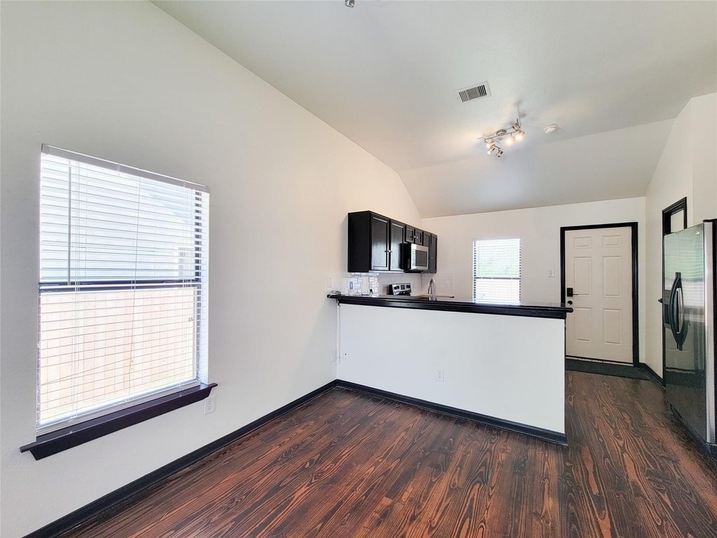 1904 Davis Street - Photo 8