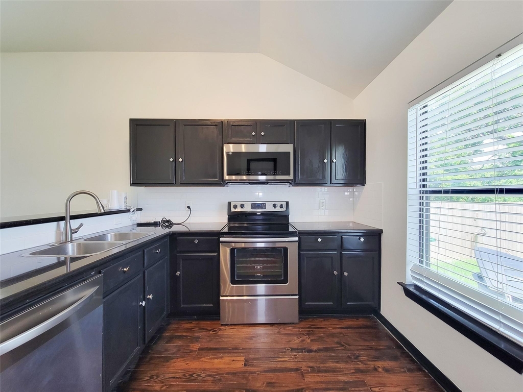 1904 Davis Street - Photo 12
