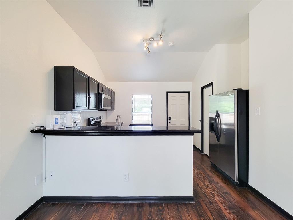 1904 Davis Street - Photo 9
