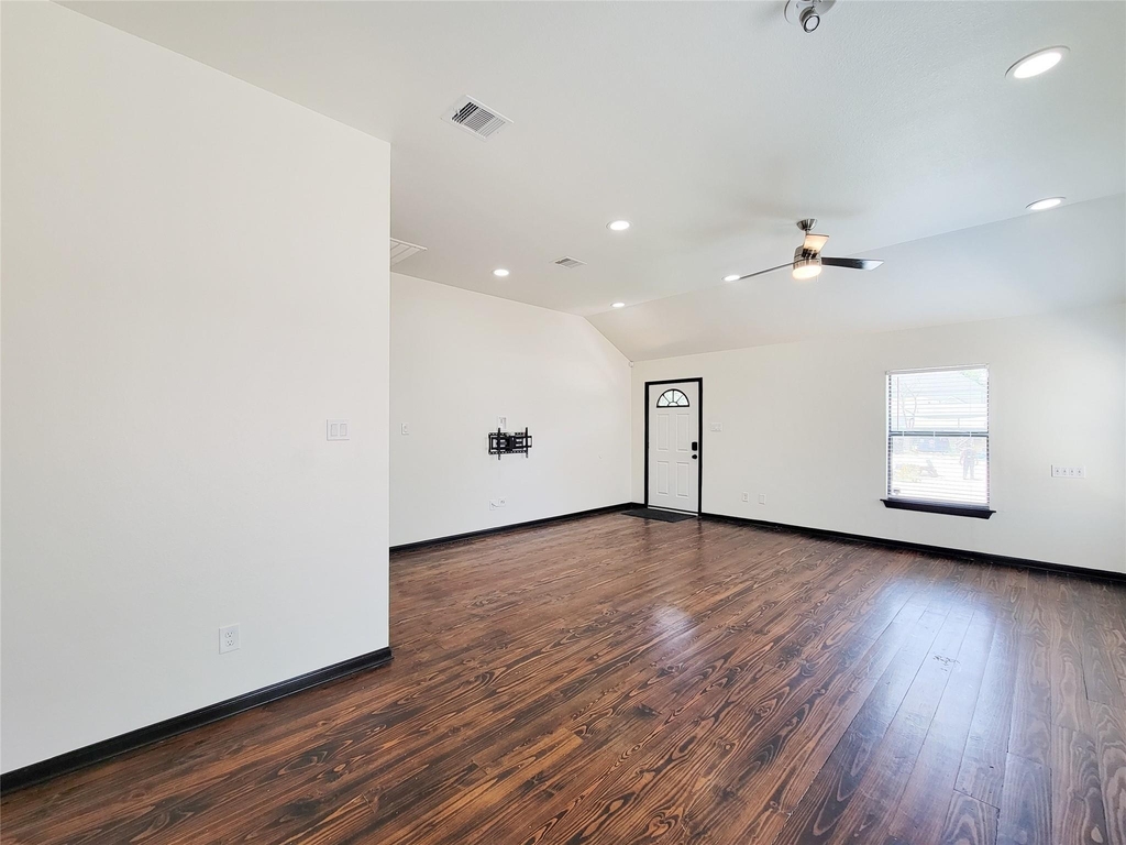 1904 Davis Street - Photo 7