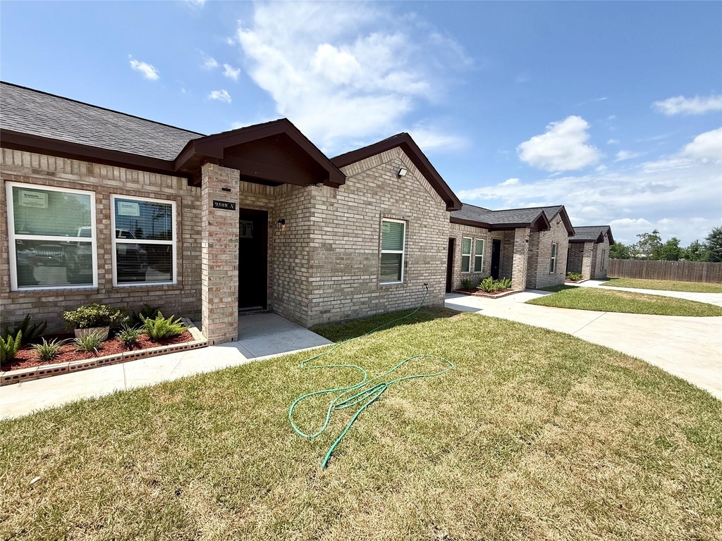 9508 Quaker Court - Photo 1