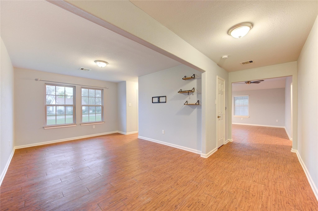 503 W Linney Street - Photo 0