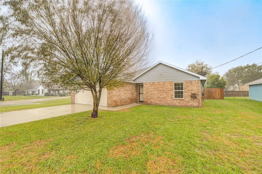 503 W Linney Street - Photo 3