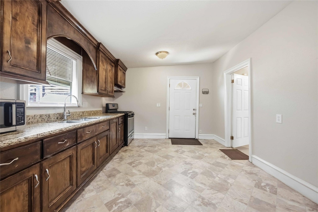 9430 E Avenue K - Photo 3