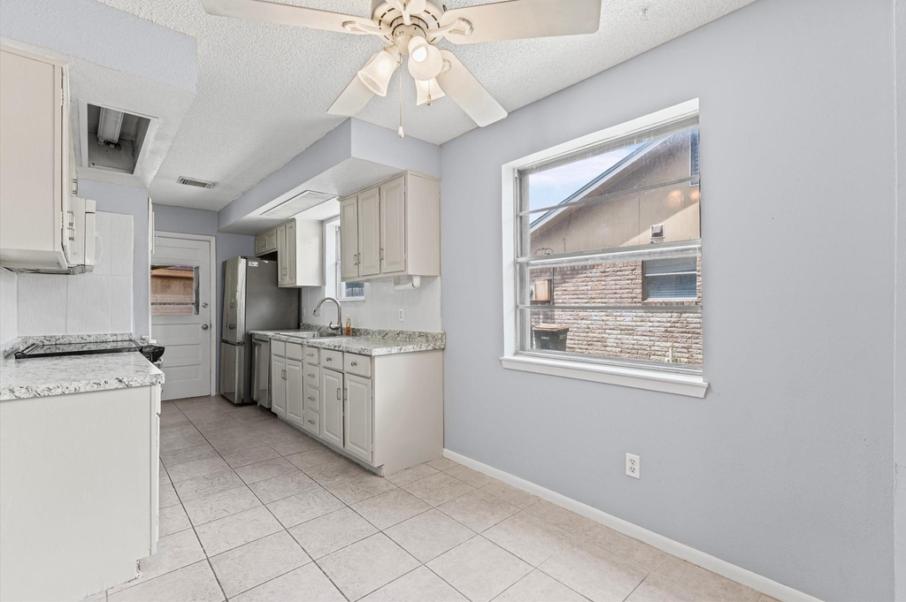 11914 Meadowtrail Lane - Photo 9