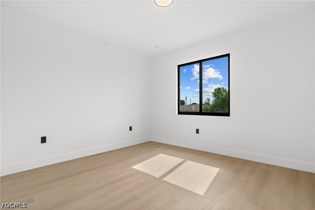 8033 Oakleaf Circle - Photo 19