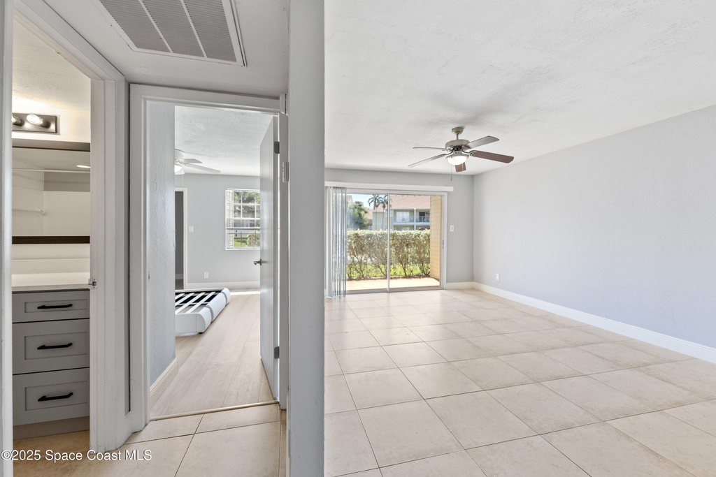 1841 Island Club Drive - Photo 2