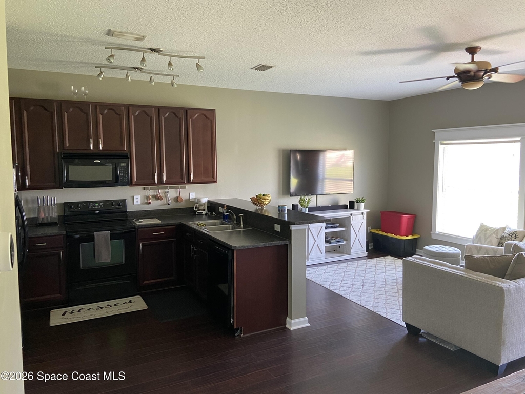 2630 Revolution Street E - Photo 5