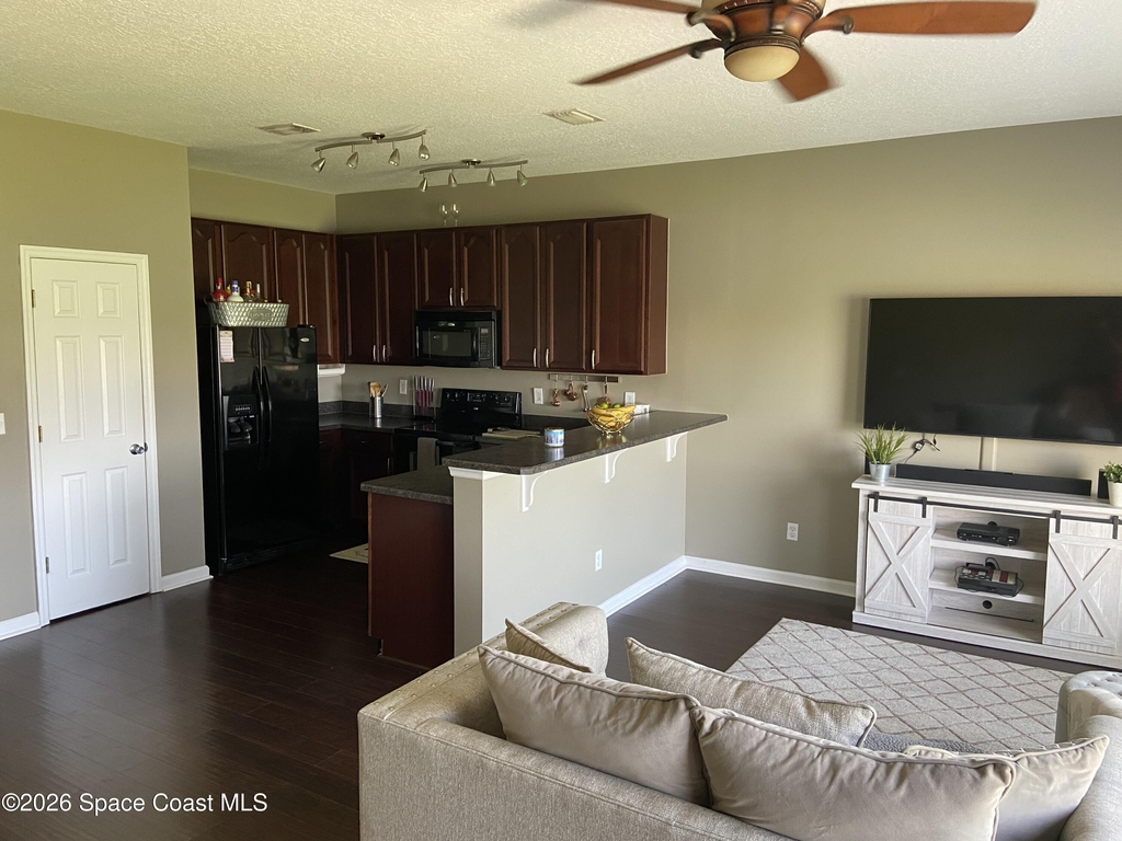 2630 Revolution Street E - Photo 6