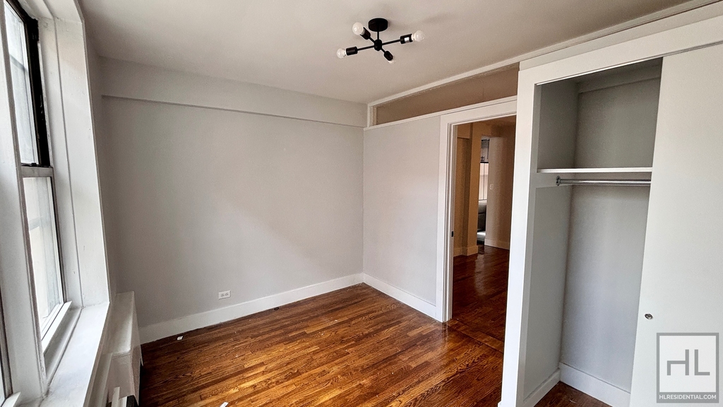 East 58 Street - Photo 2