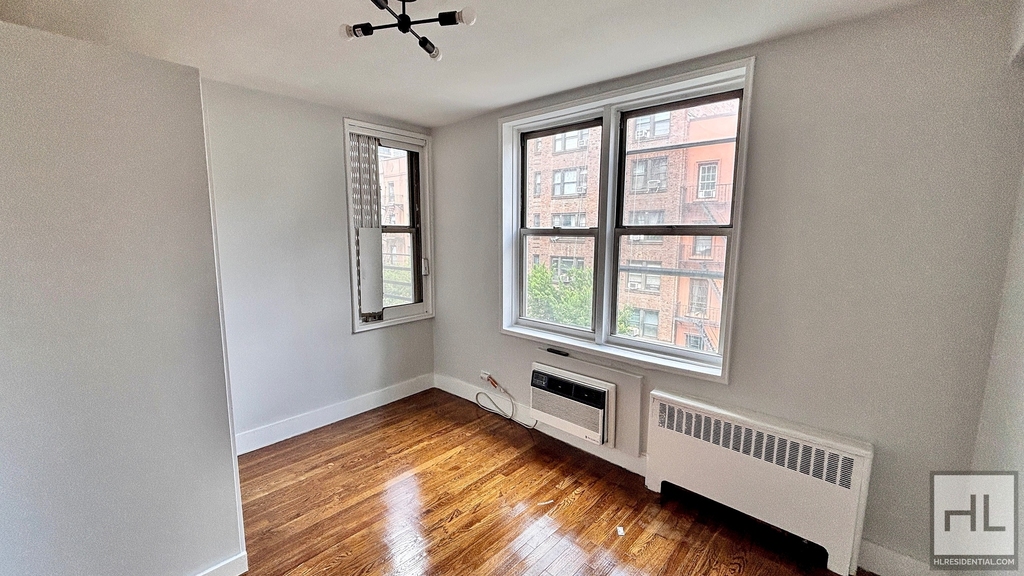 East 58 Street - Photo 1