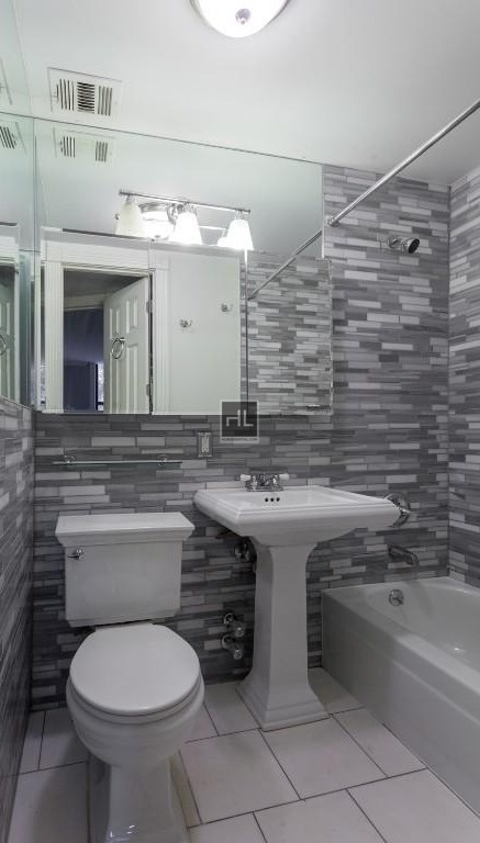 West 14 Street - Photo 3