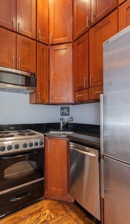West 14 Street - Photo 4