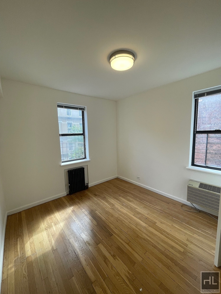 York Avenue - Photo 3