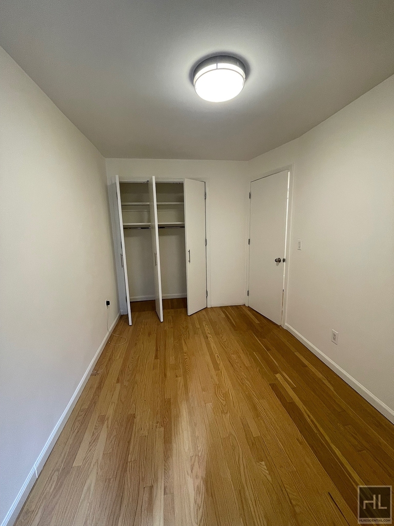 York Avenue - Photo 1
