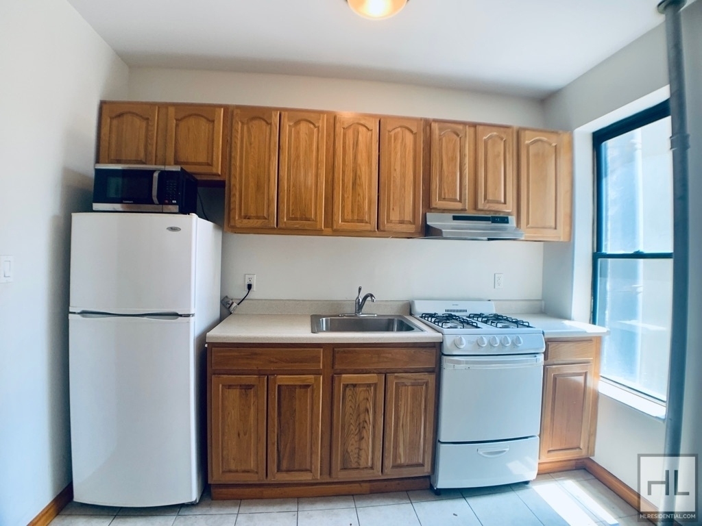 East 14th Street - Photo 0