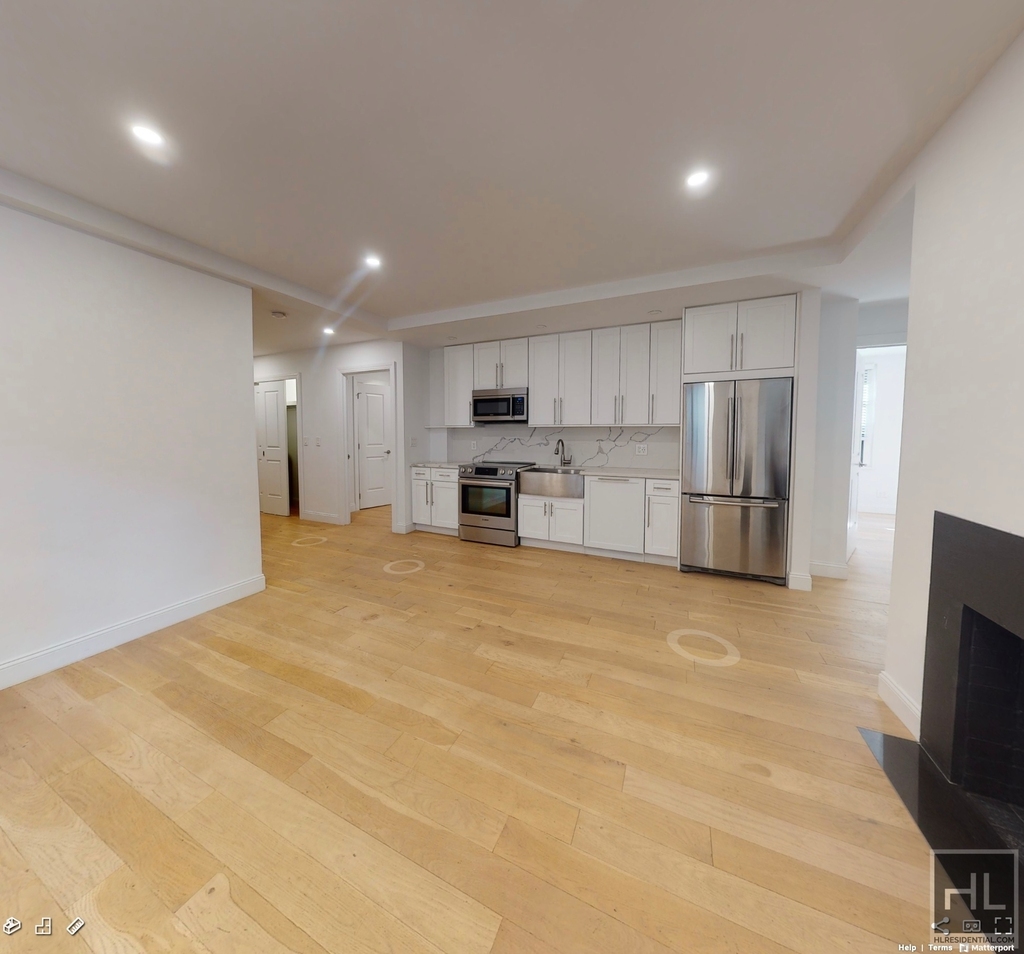 East 48th Street - Photo 0