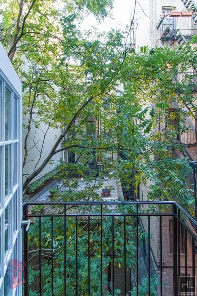 East 5 Street - Photo 3