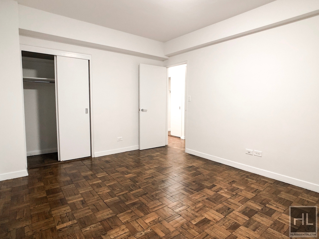 East 69 Street - Photo 4