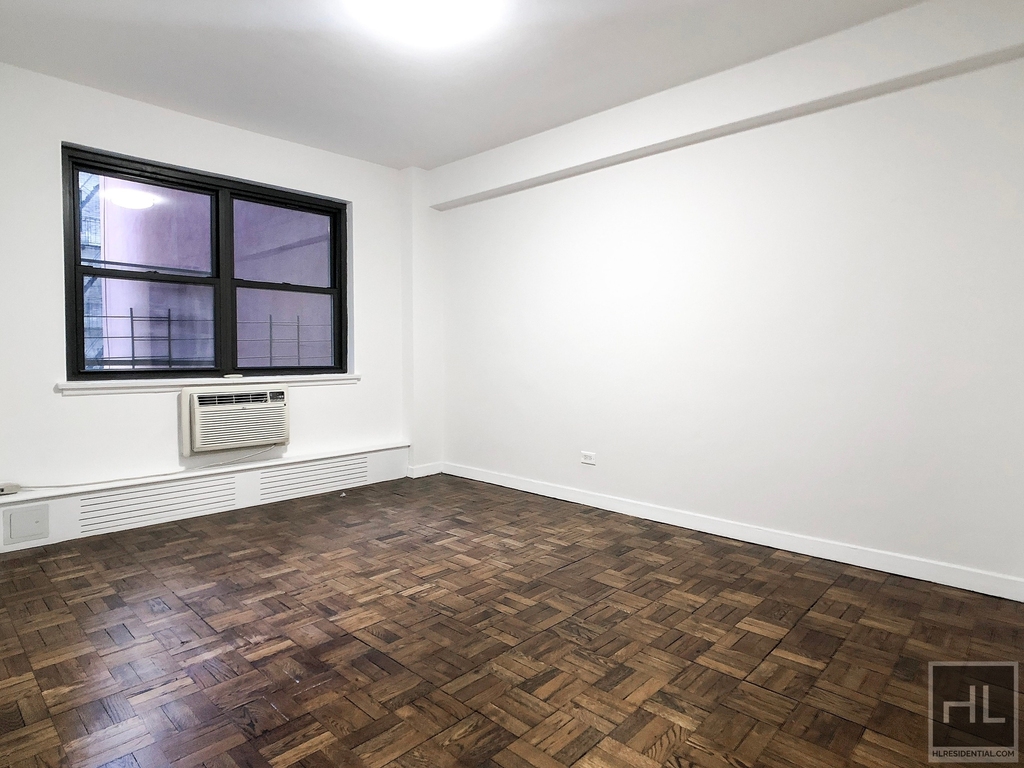 East 69 Street - Photo 3