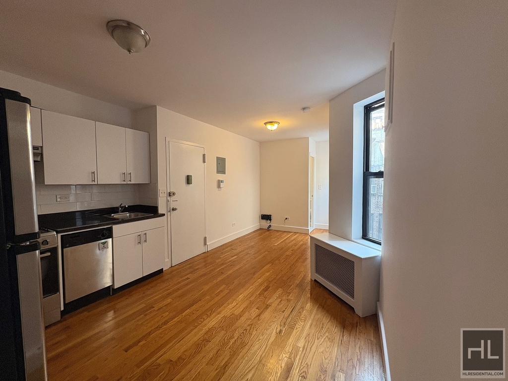 East 87th Street - Photo 0