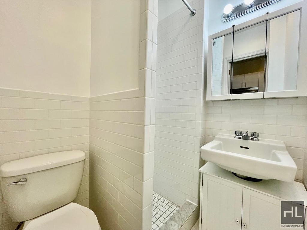 East 89th Street - Photo 4