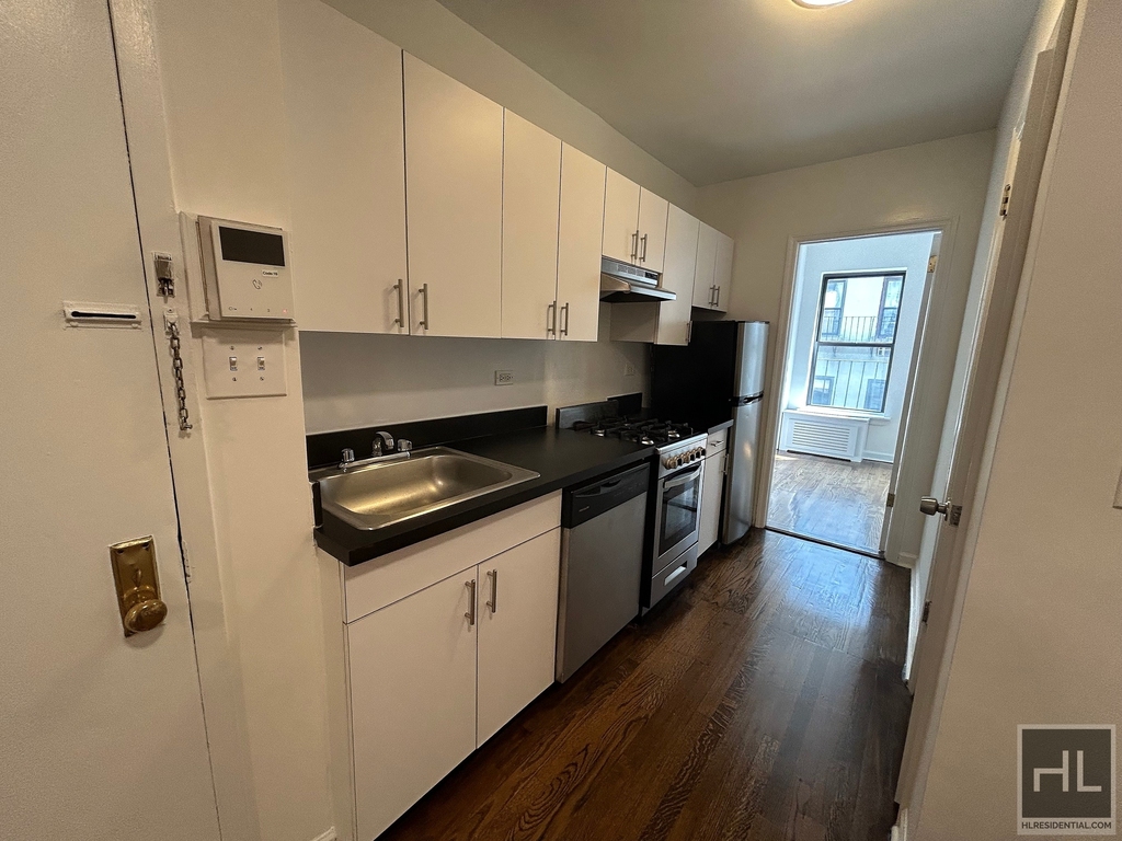 East 89th Street - Photo 3