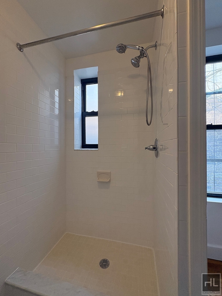 East 87th Street - Photo 5