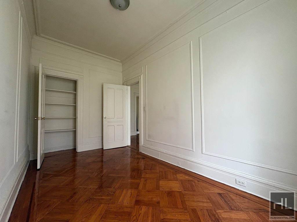 East 80th Street - Photo 3