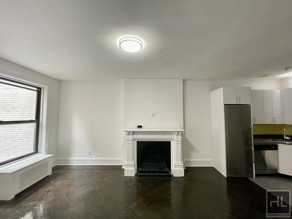 East 80th Street - Photo 1