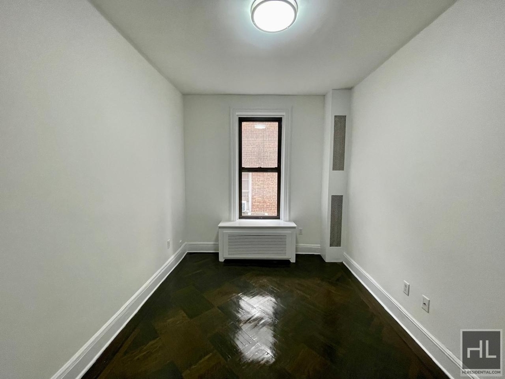 East 80th Street - Photo 2