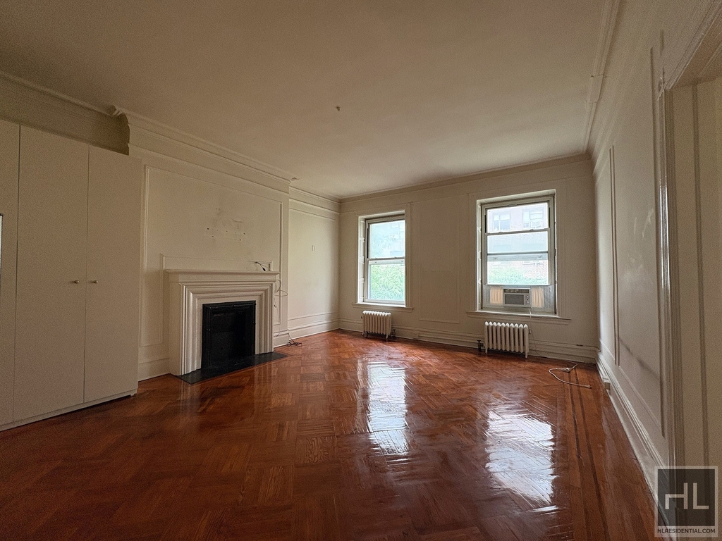 East 80th Street - Photo 0