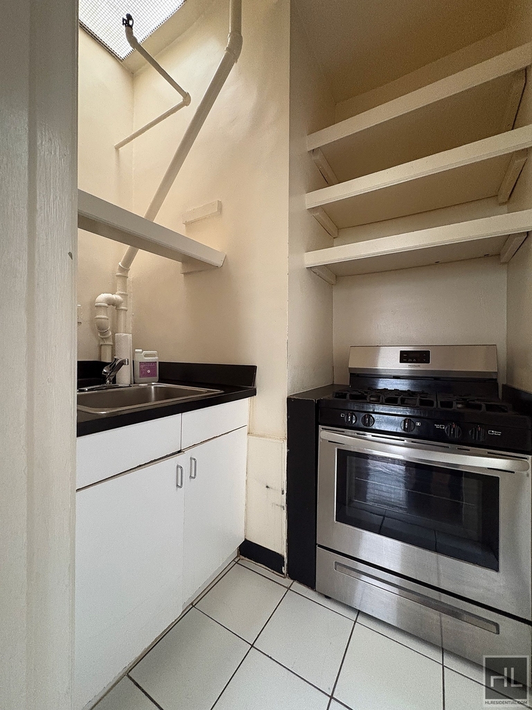 East 80th Street - Photo 4