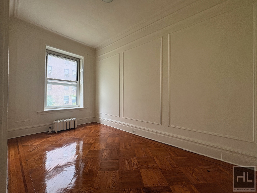 East 80th Street - Photo 2